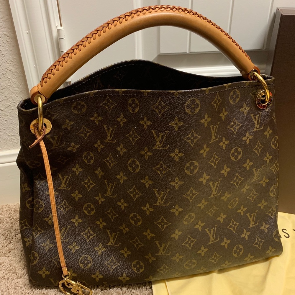 Louis Vuitton Artsy Monogram